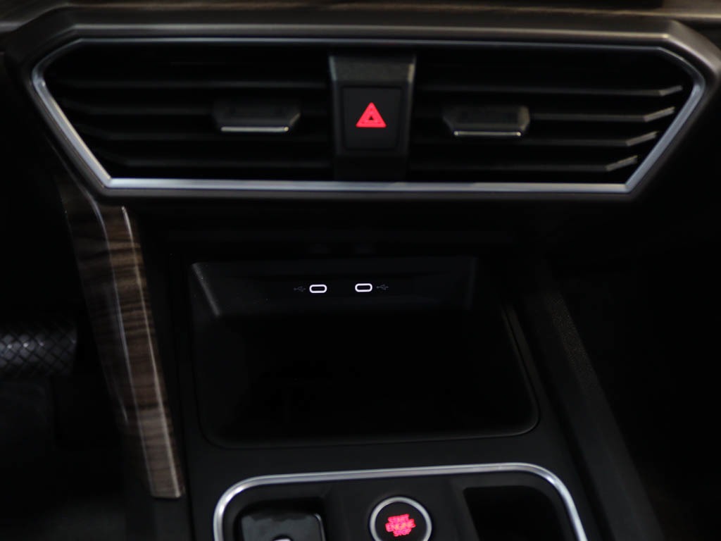 seat-leon-st-2023-hibrido-1395cc