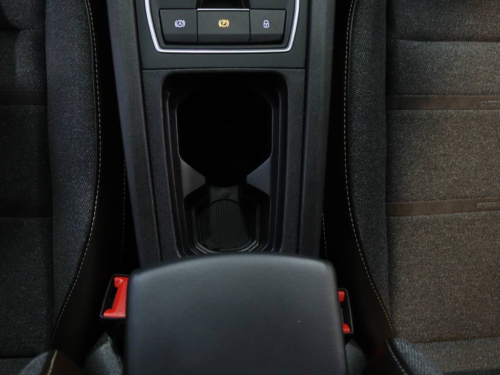 seat-leon-st-2023-hibrido-1395cc