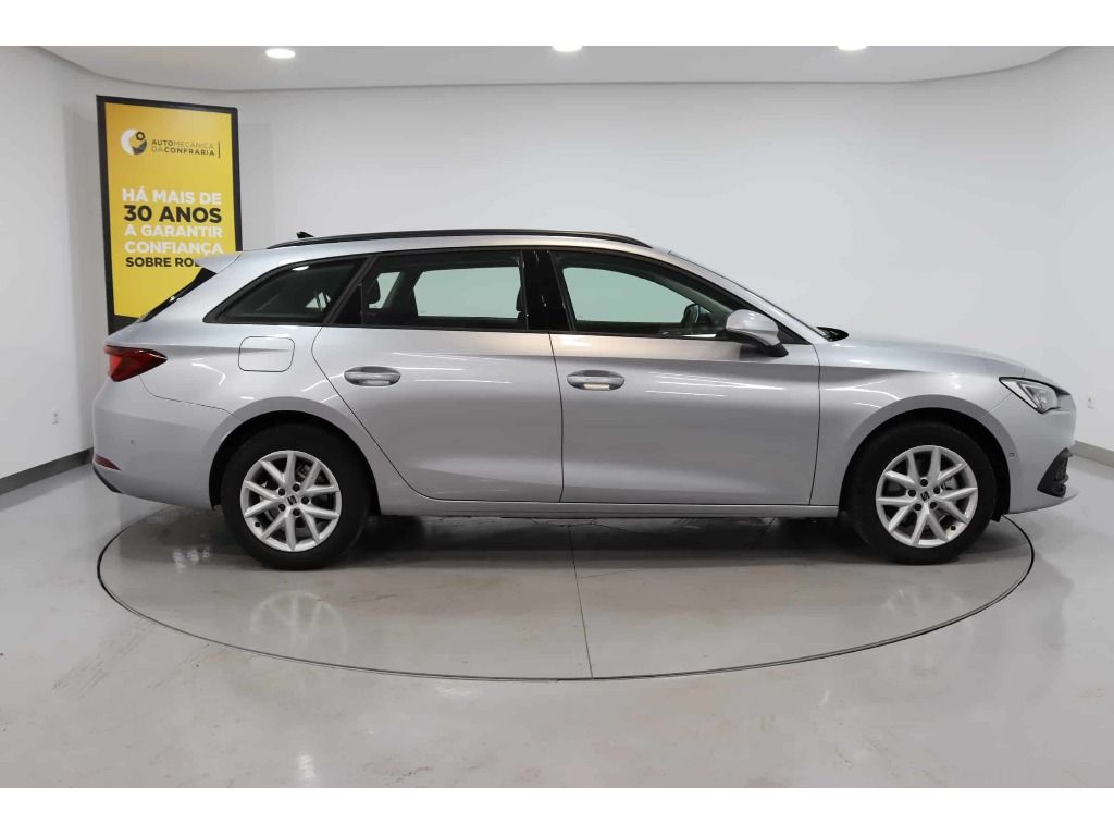 seat-leon-st-2023-gasolina-999cc