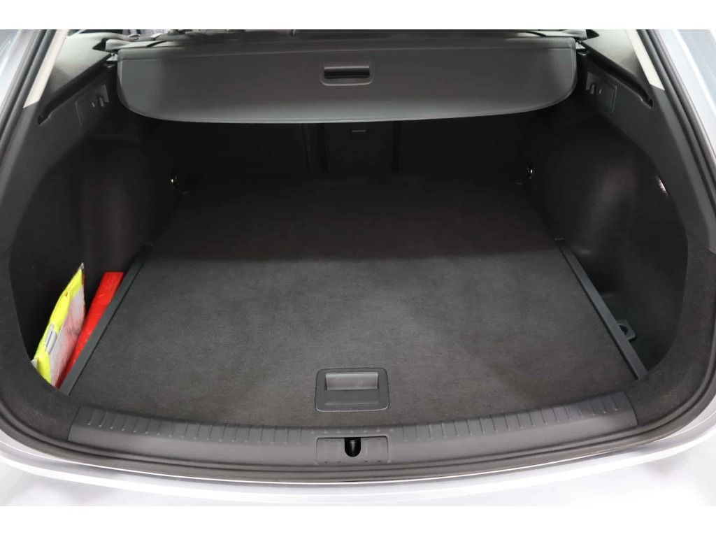 seat-leon-st-2023-gasolina-999cc