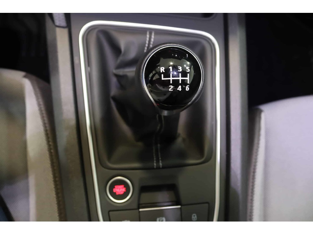 seat-leon-st-2023-gasolina-999cc