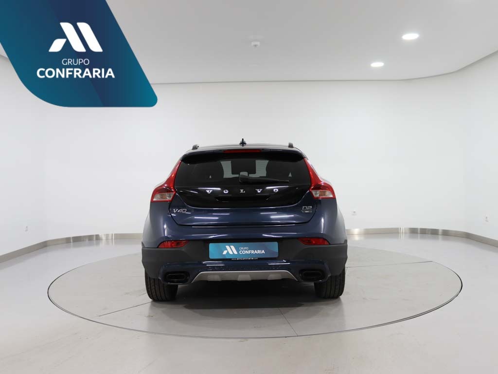 volvo-v40-cross-country-2014-diesel-1560cc