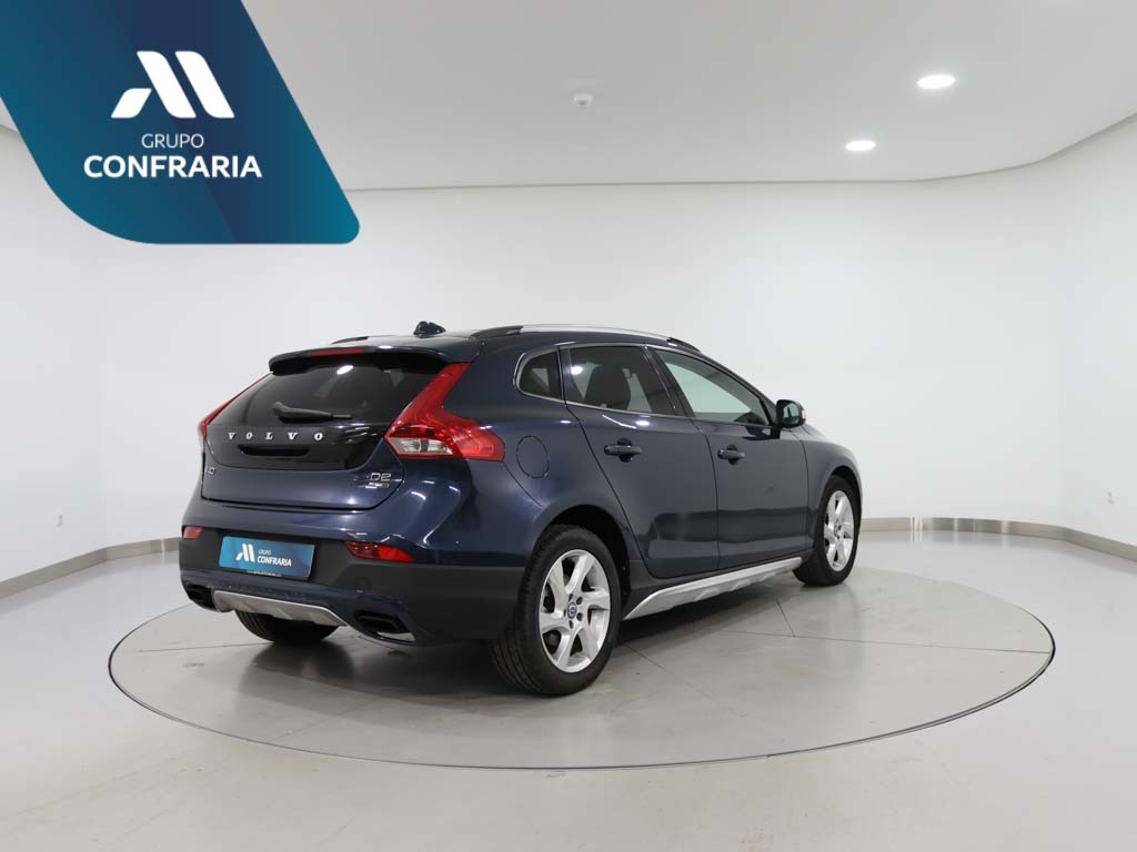 volvo-v40-cross-country-2014-diesel-1560cc