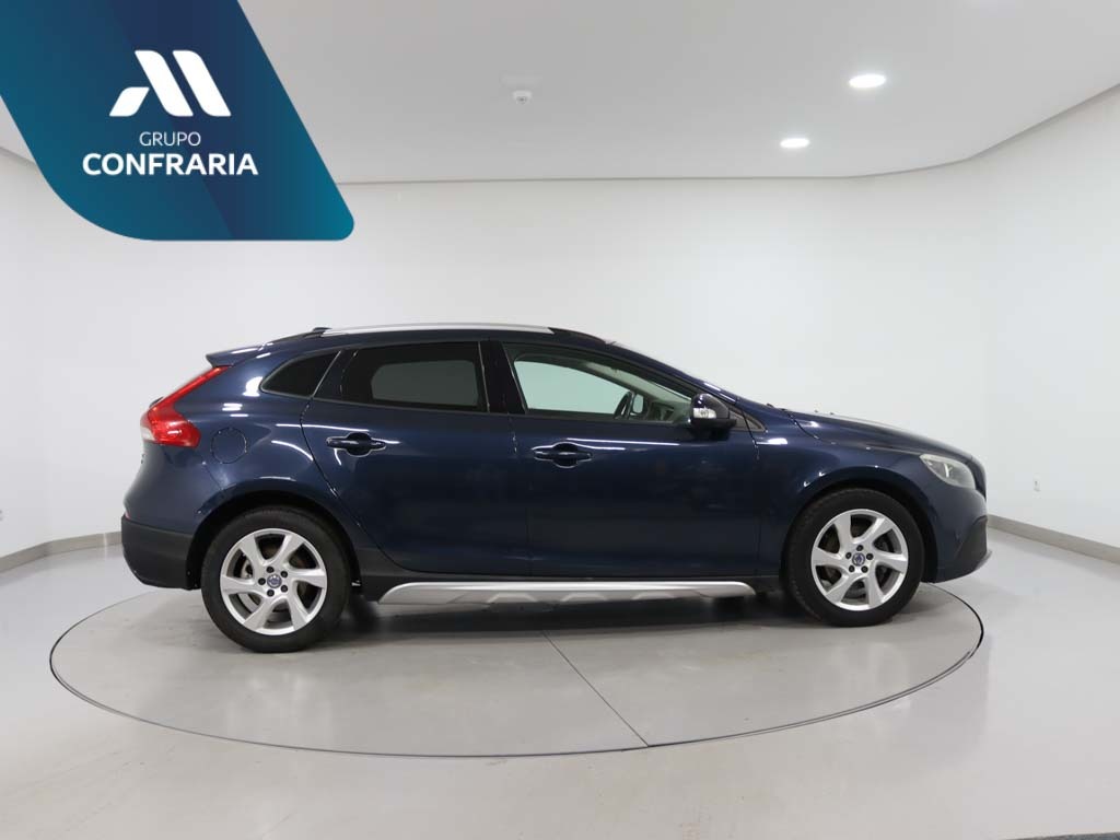 volvo-v40-cross-country-2014-diesel-1560cc