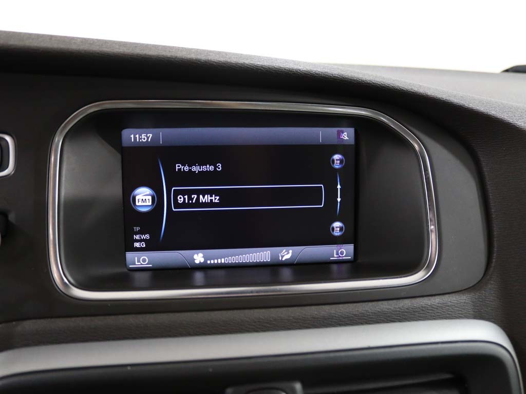volvo-v40-cross-country-2014-diesel-1560cc