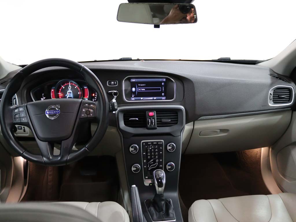 volvo-v40-cross-country-2014-diesel-1560cc