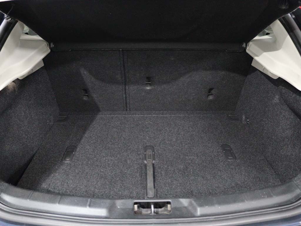volvo-v40-cross-country-2014-diesel-1560cc