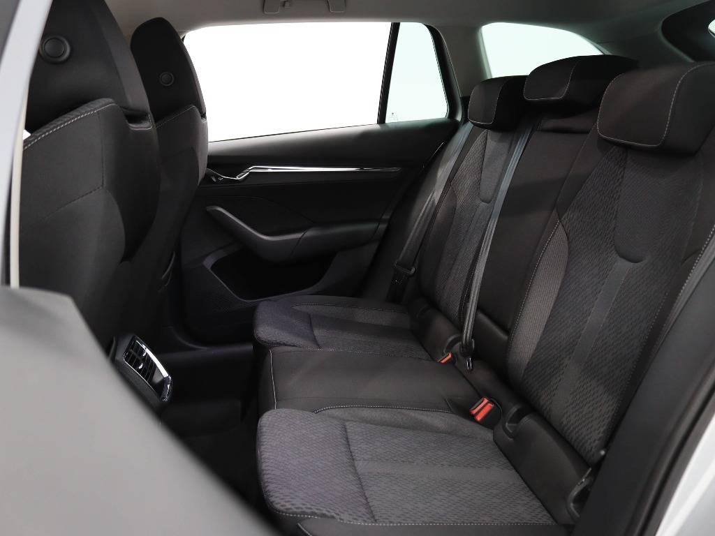skoda-octavia-break-2025-hibrido-0cc