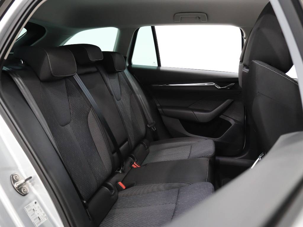 skoda-octavia-break-2025-hibrido-0cc