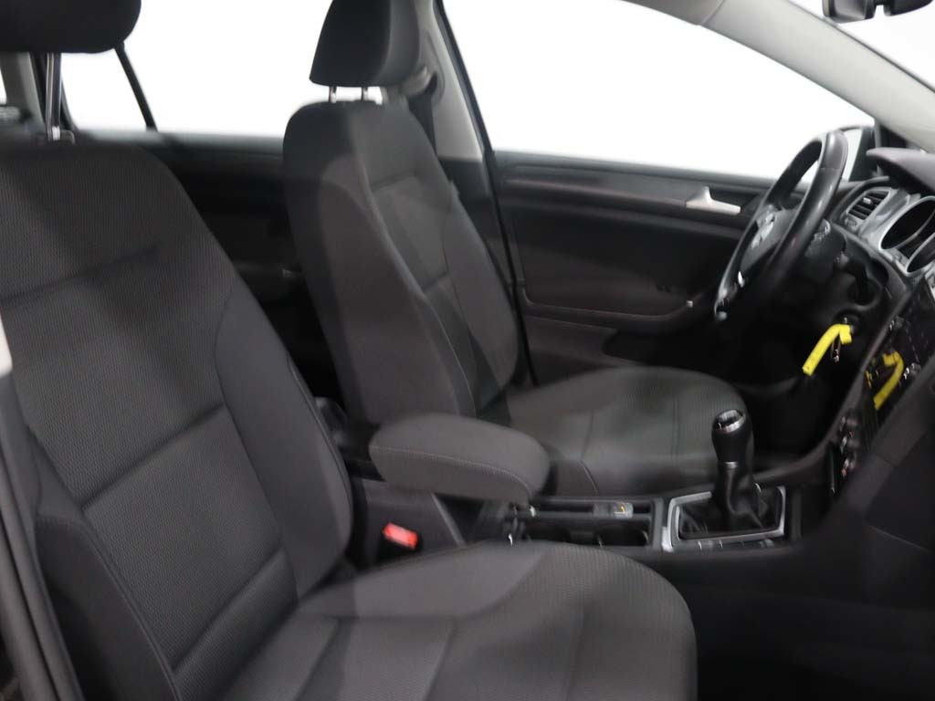volkswagen-golf-variant-2019-diesel-1598cc
