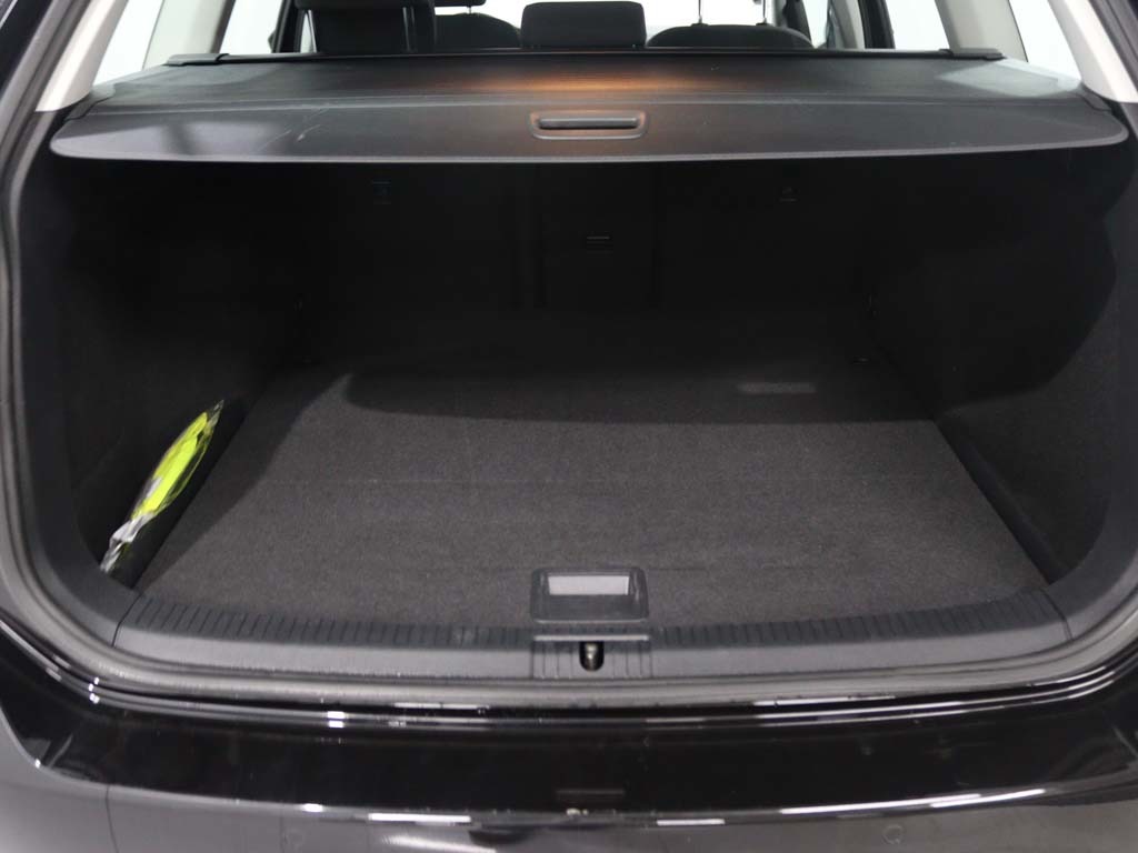 volkswagen-golf-variant-2019-diesel-1598cc