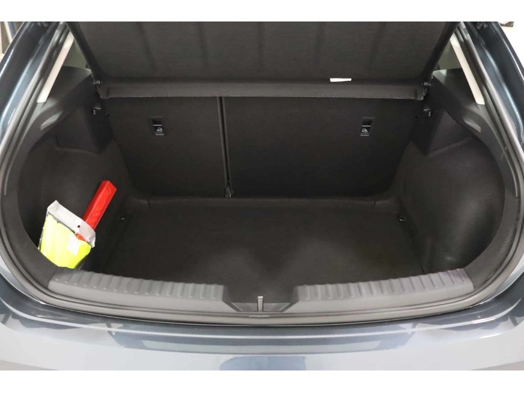 seat-leon-2023-diesel-1968cc