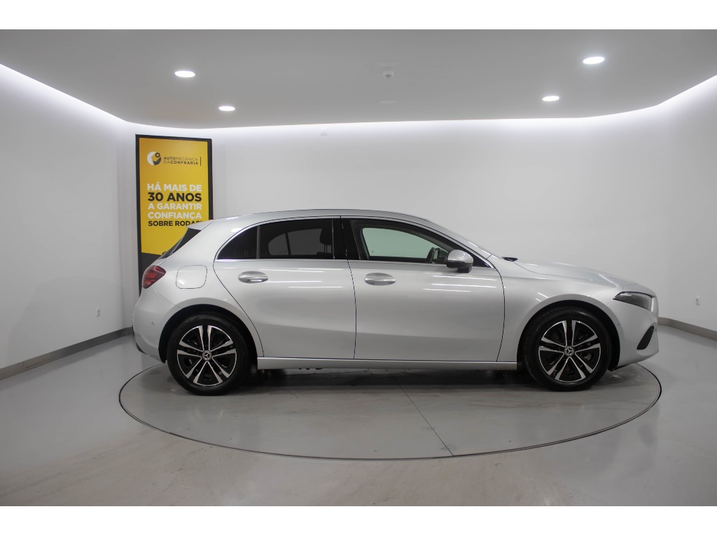 mercedes-benz-classe-a-2023-hibrido-1332cc