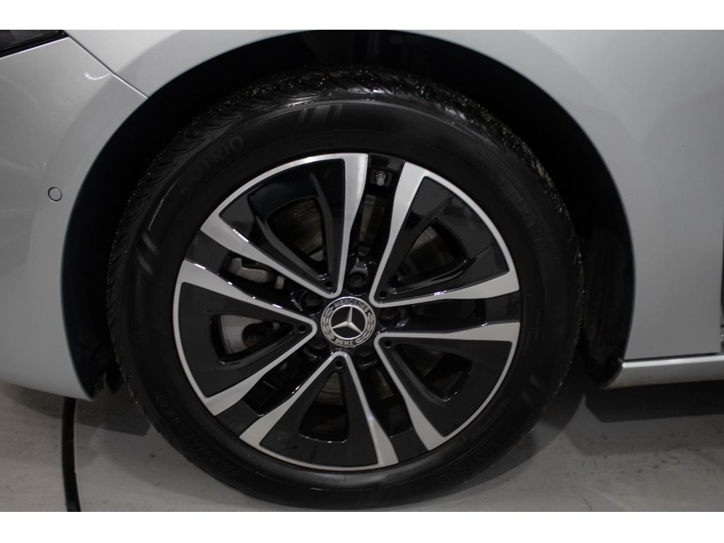 mercedes-benz-classe-a-2023-hibrido-1332cc