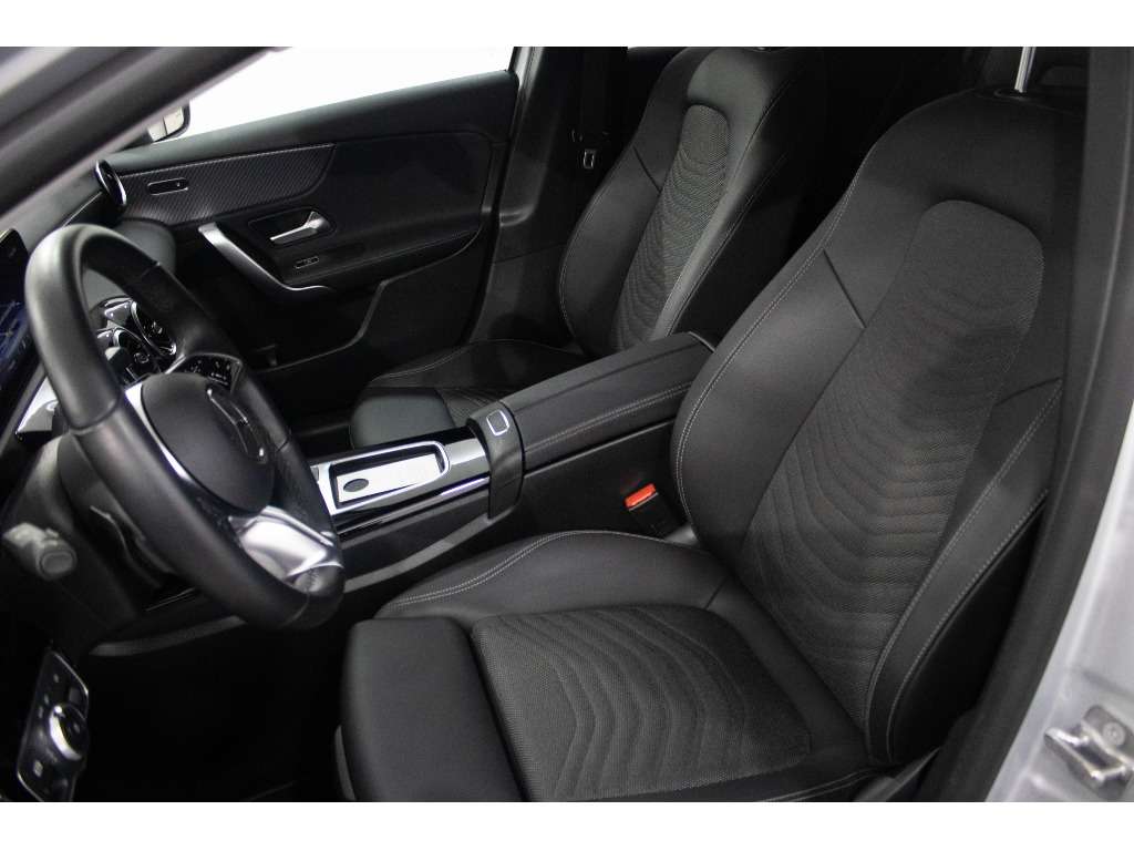 mercedes-benz-classe-a-2023-hibrido-1332cc