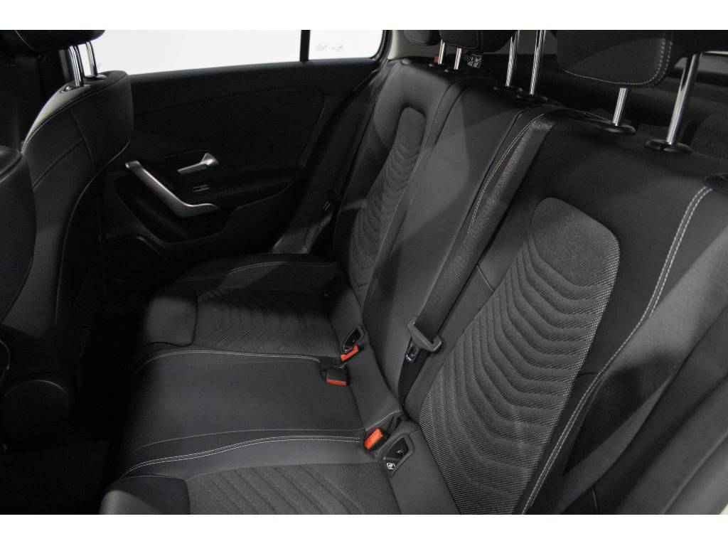 mercedes-benz-classe-a-2023-hibrido-1332cc