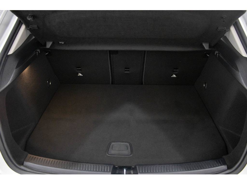 mercedes-benz-classe-a-2023-hibrido-1332cc