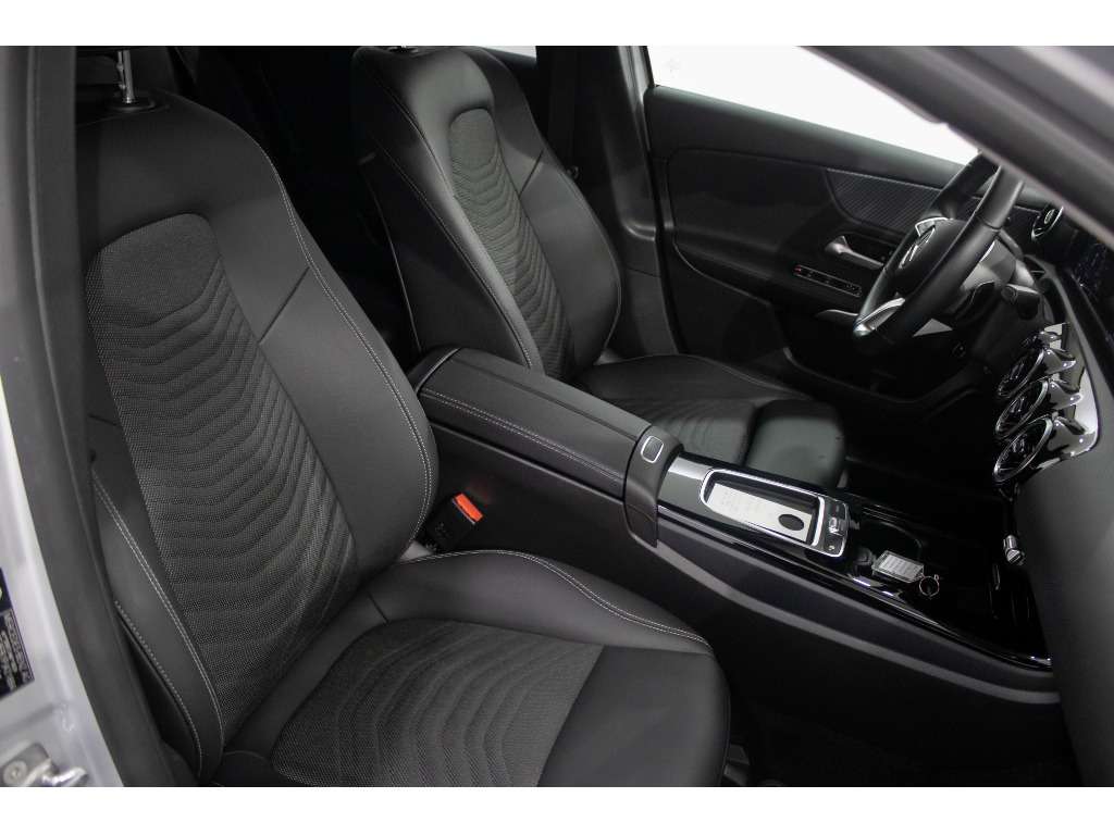 mercedes-benz-classe-a-2023-hibrido-1332cc
