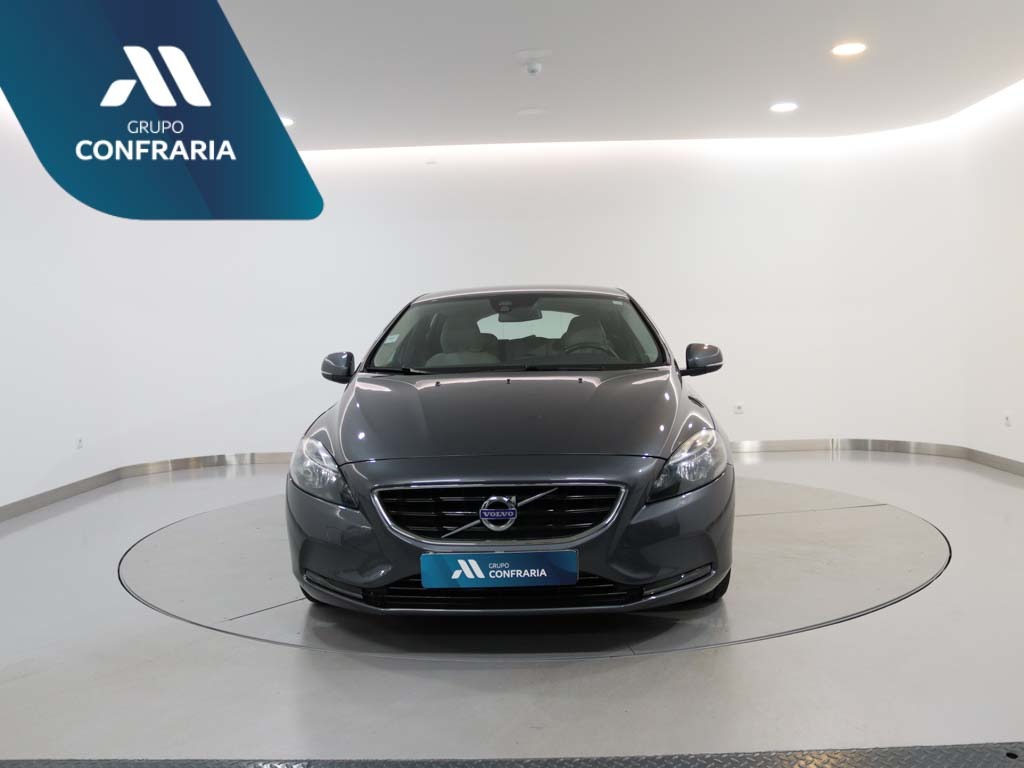 volvo-v40-2014-diesel-1560cc
