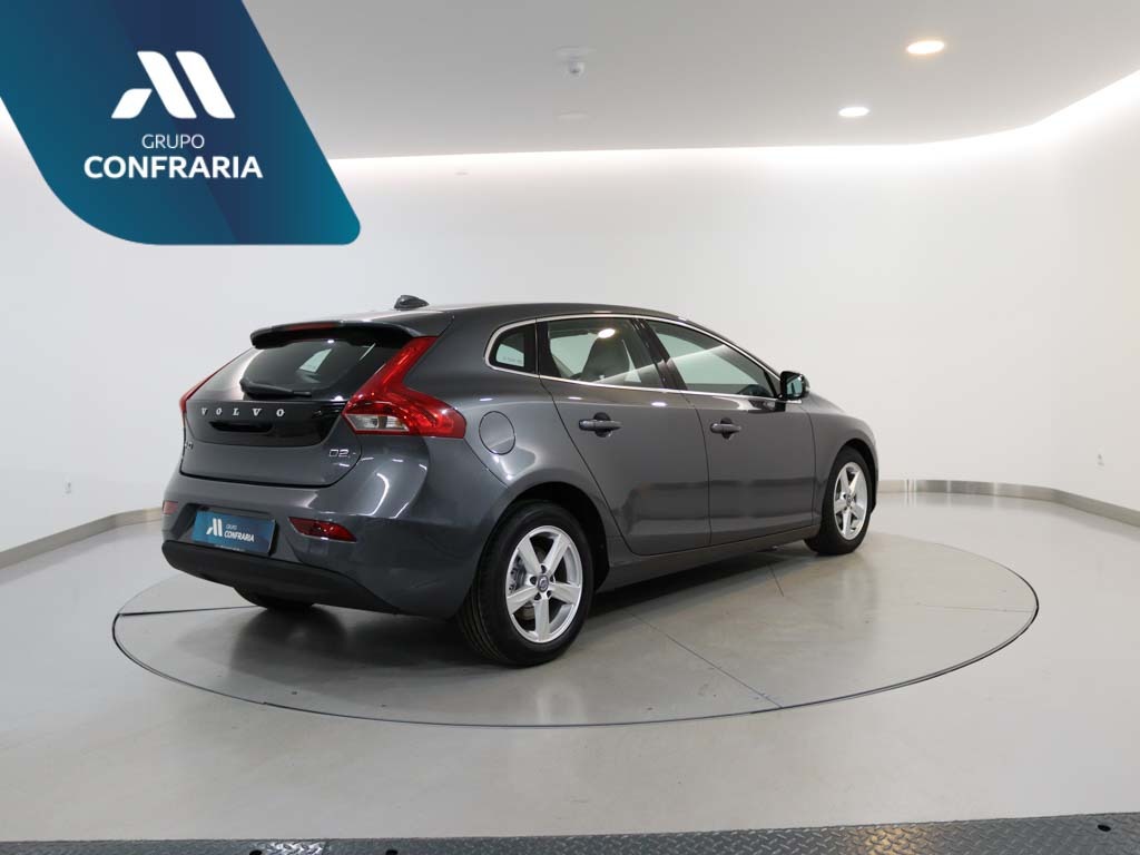 volvo-v40-2014-diesel-1560cc