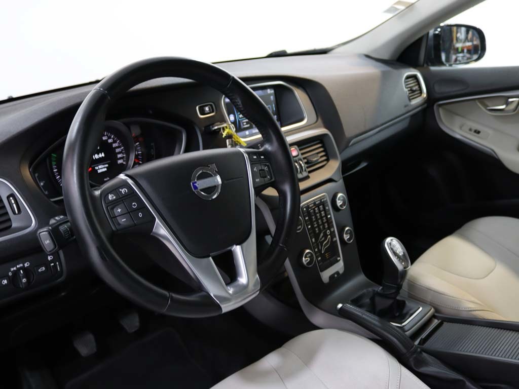 volvo-v40-2014-diesel-1560cc