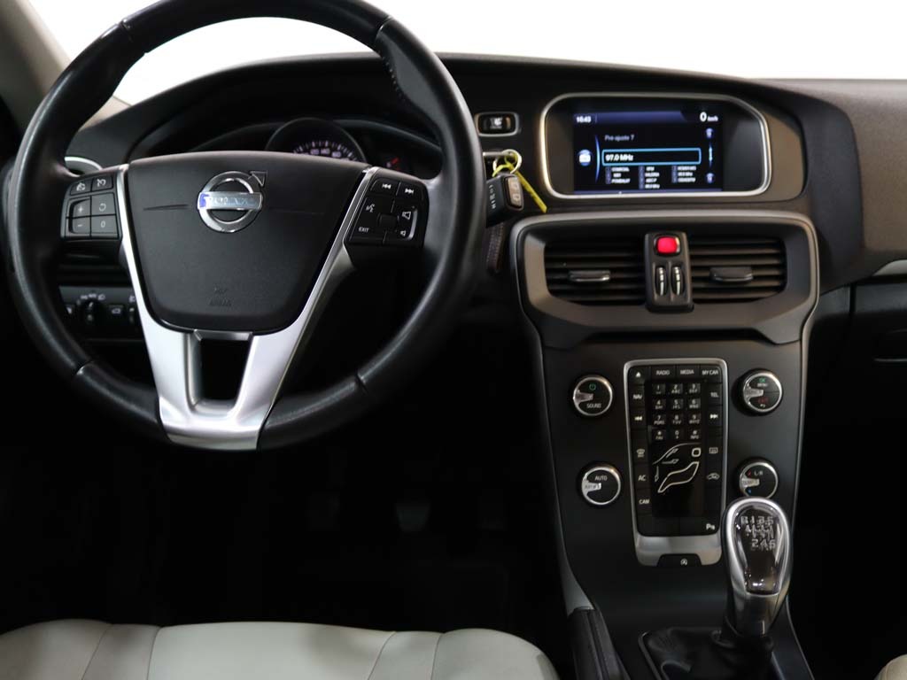 volvo-v40-2014-diesel-1560cc