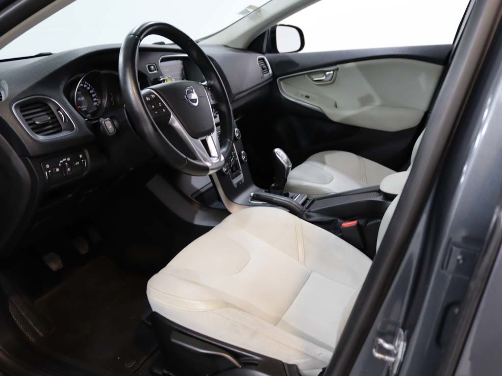 volvo-v40-2014-diesel-1560cc