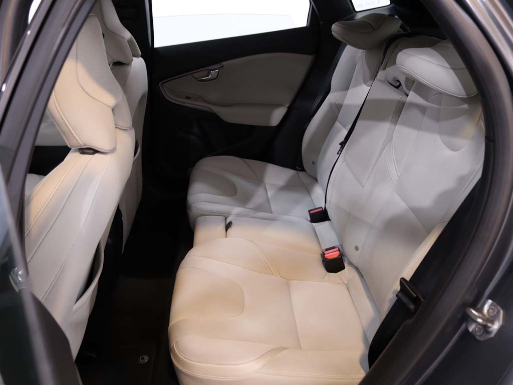 volvo-v40-2014-diesel-1560cc