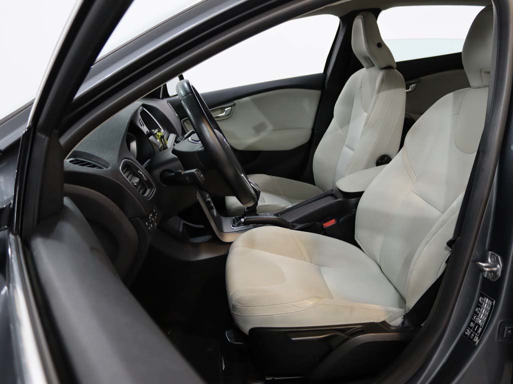 volvo-v40-2014-diesel-1560cc