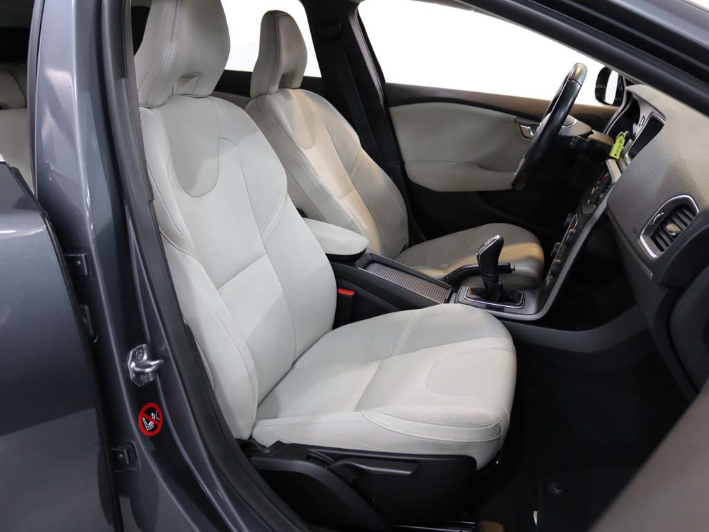 volvo-v40-2014-diesel-1560cc