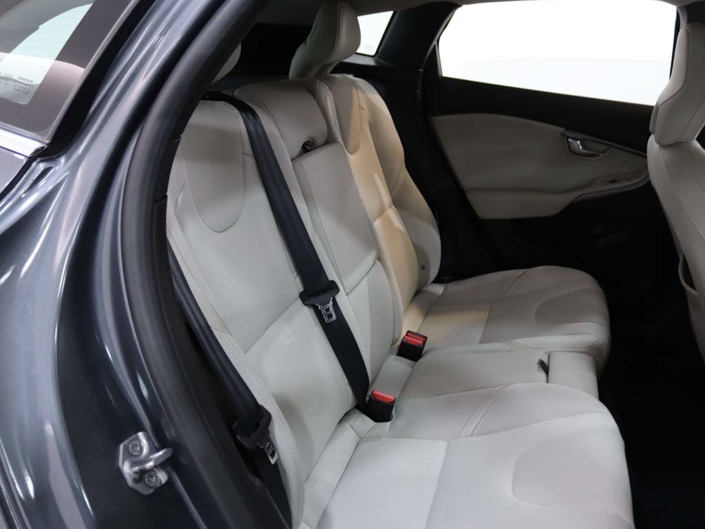 volvo-v40-2014-diesel-1560cc