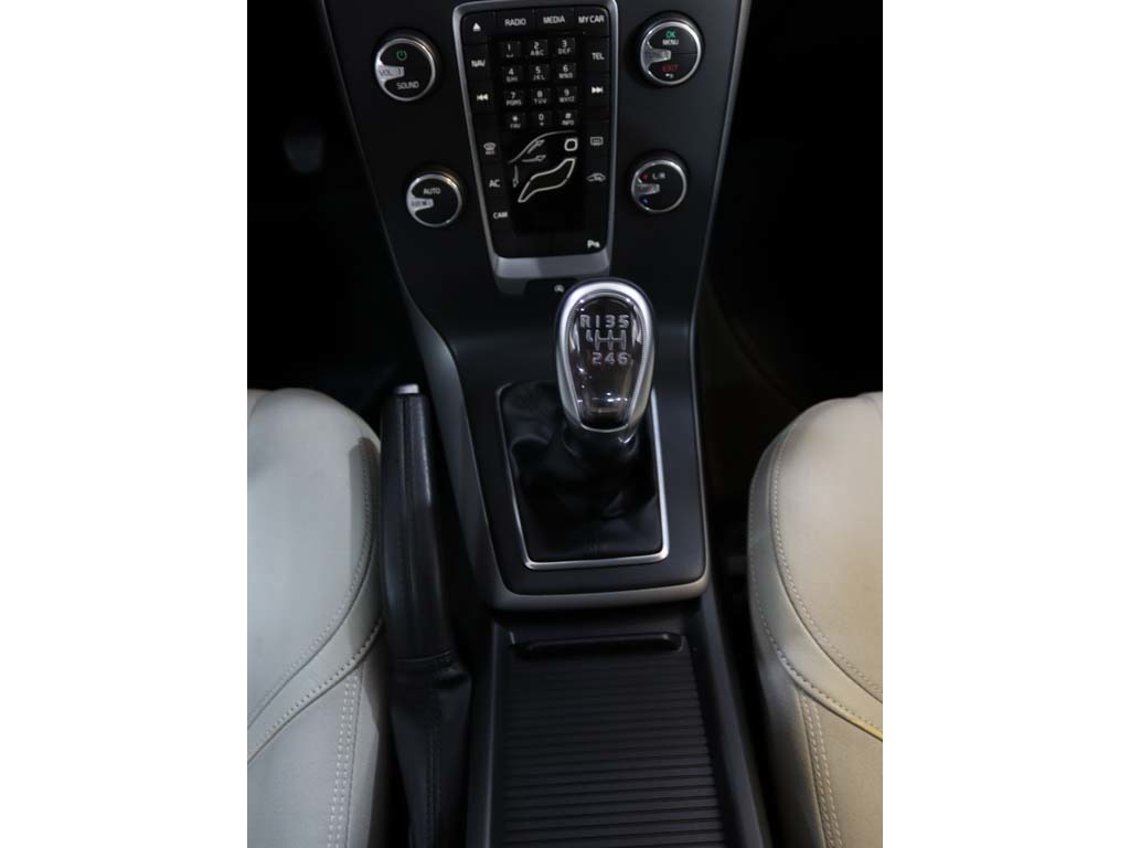 volvo-v40-2014-diesel-1560cc