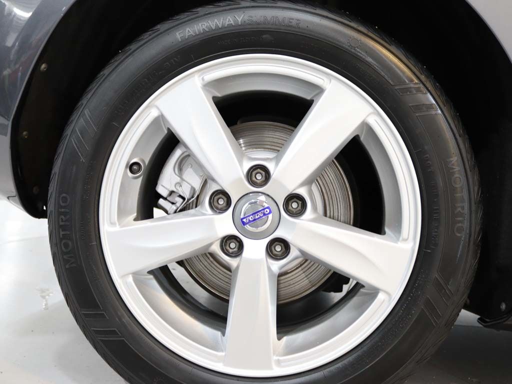 volvo-v40-2014-diesel-1560cc