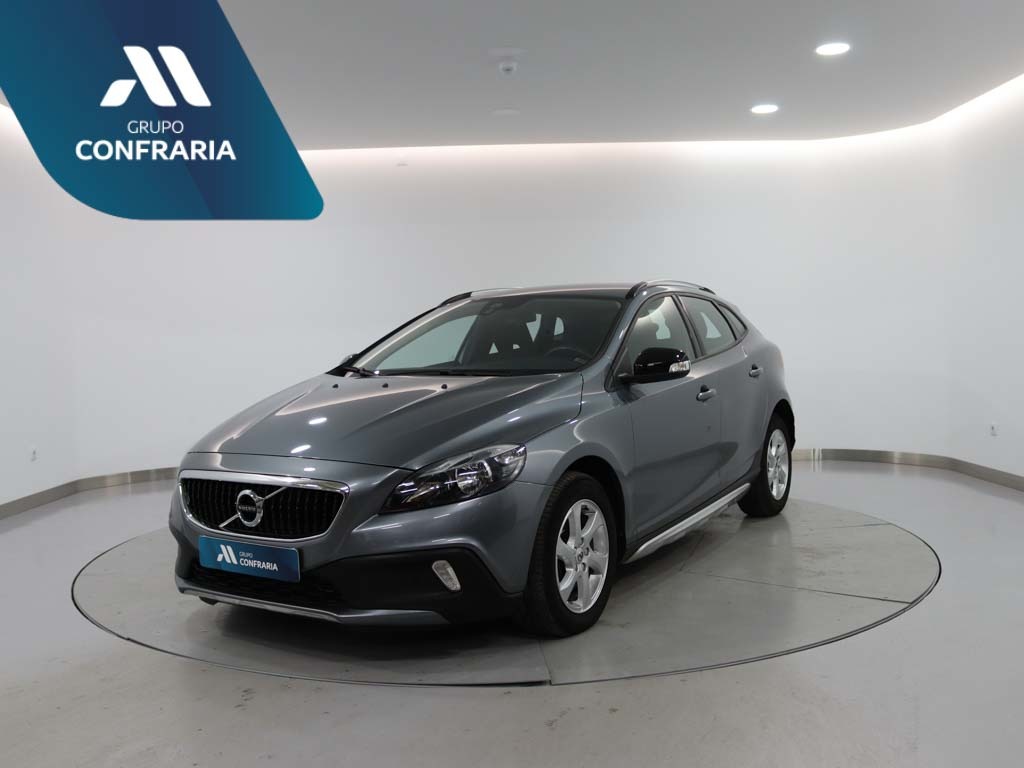 volvo-v40-cross-country-2016-diesel-1969cc