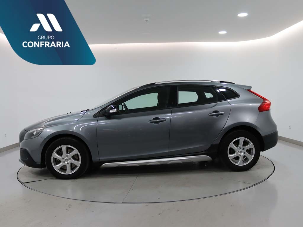 volvo-v40-cross-country-2016-diesel-1969cc