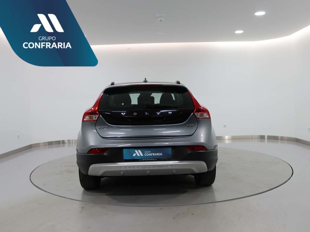 volvo-v40-cross-country-2016-diesel-1969cc