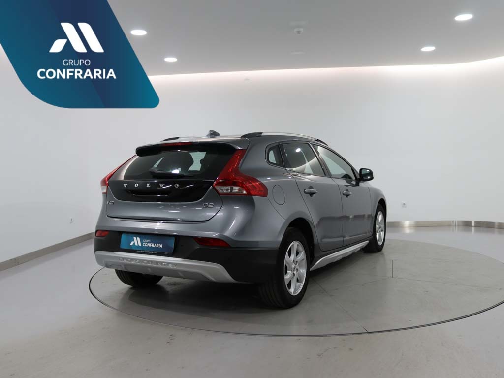 volvo-v40-cross-country-2016-diesel-1969cc