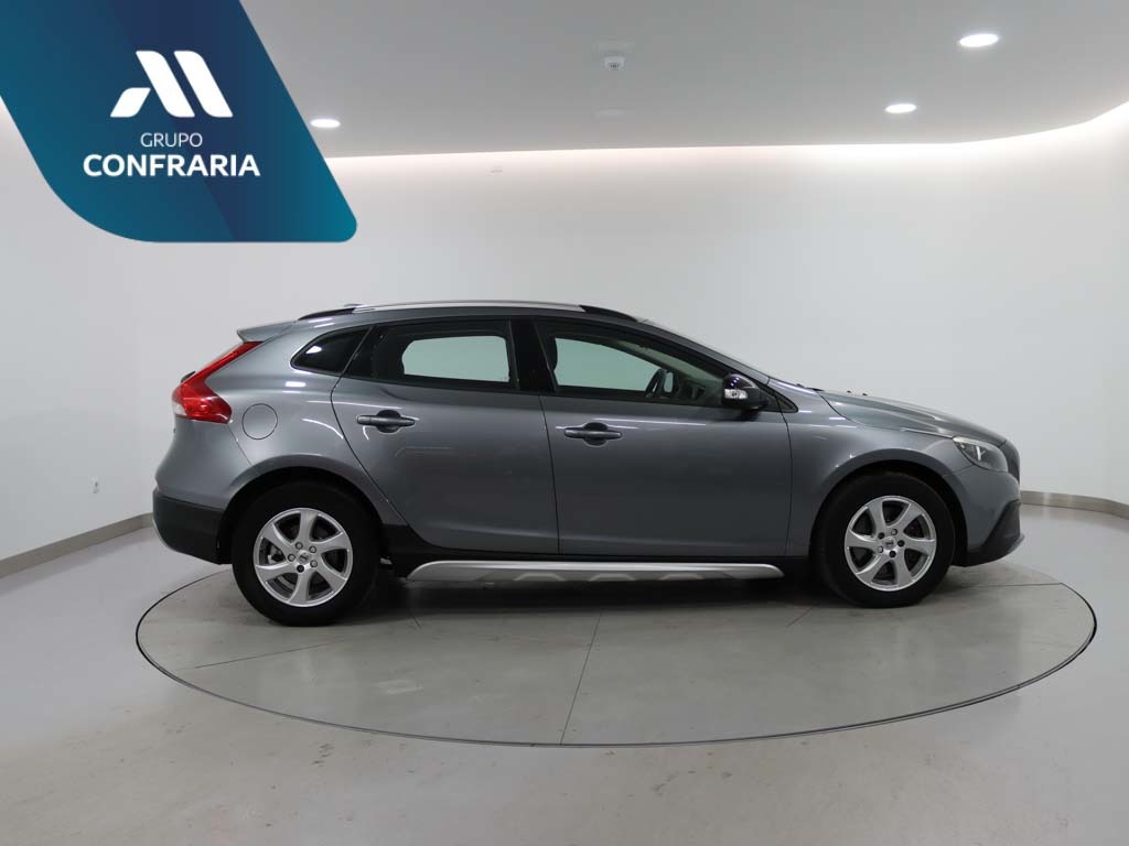 volvo-v40-cross-country-2016-diesel-1969cc