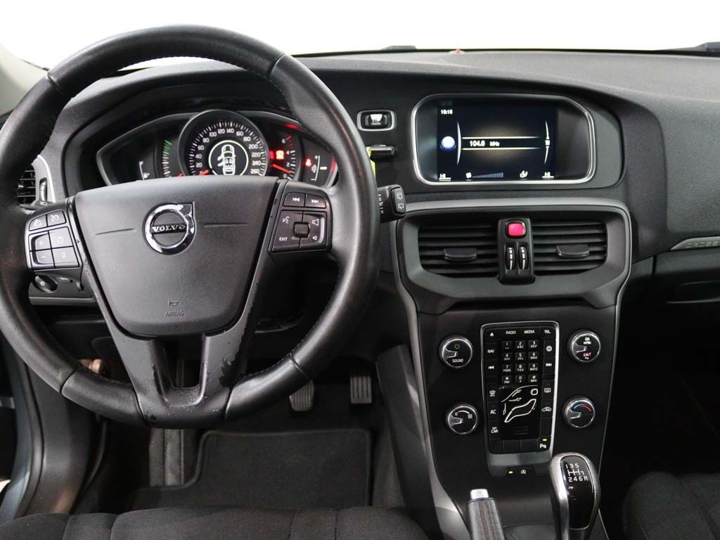 volvo-v40-cross-country-2016-diesel-1969cc