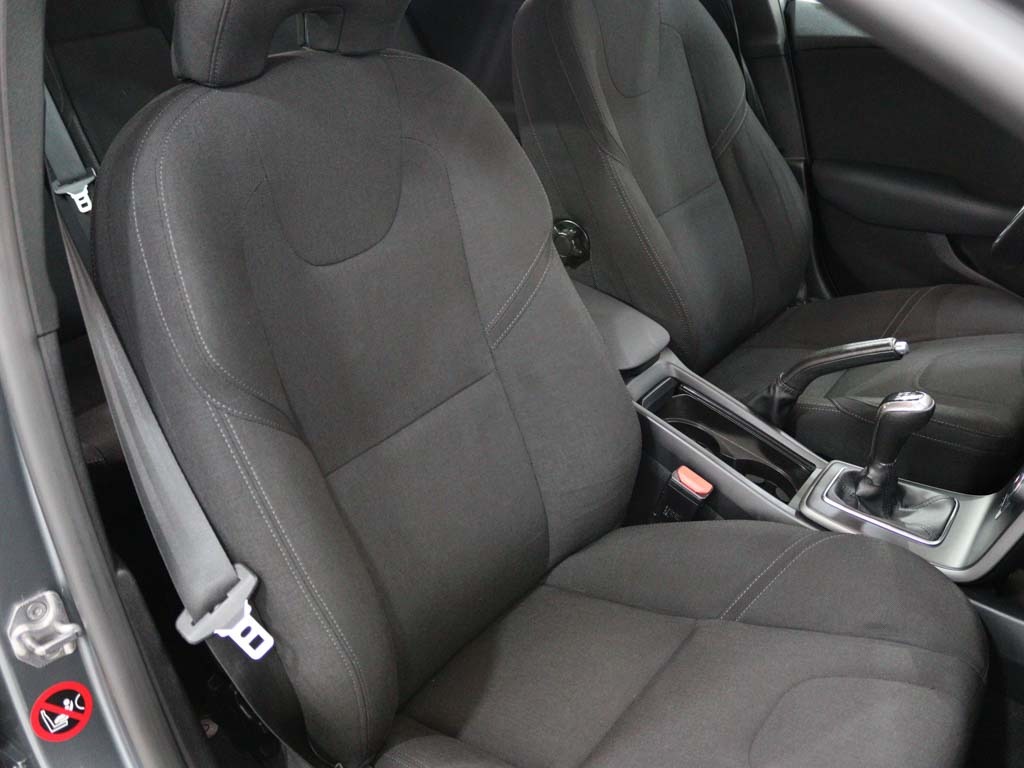 volvo-v40-cross-country-2016-diesel-1969cc