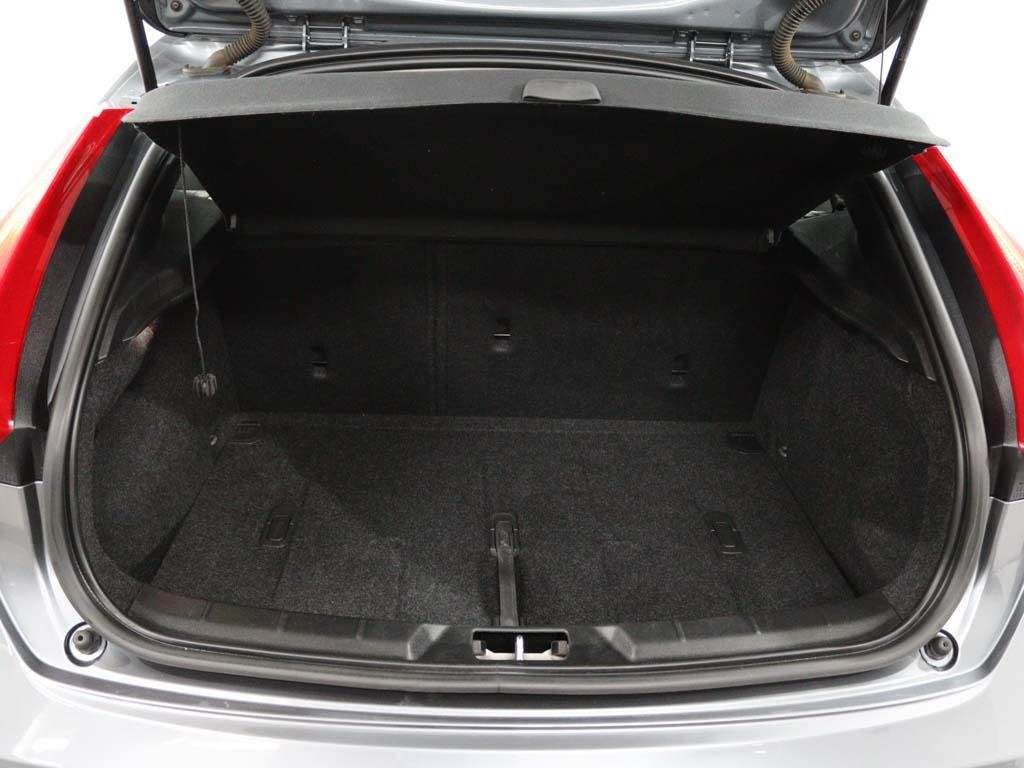 volvo-v40-cross-country-2016-diesel-1969cc