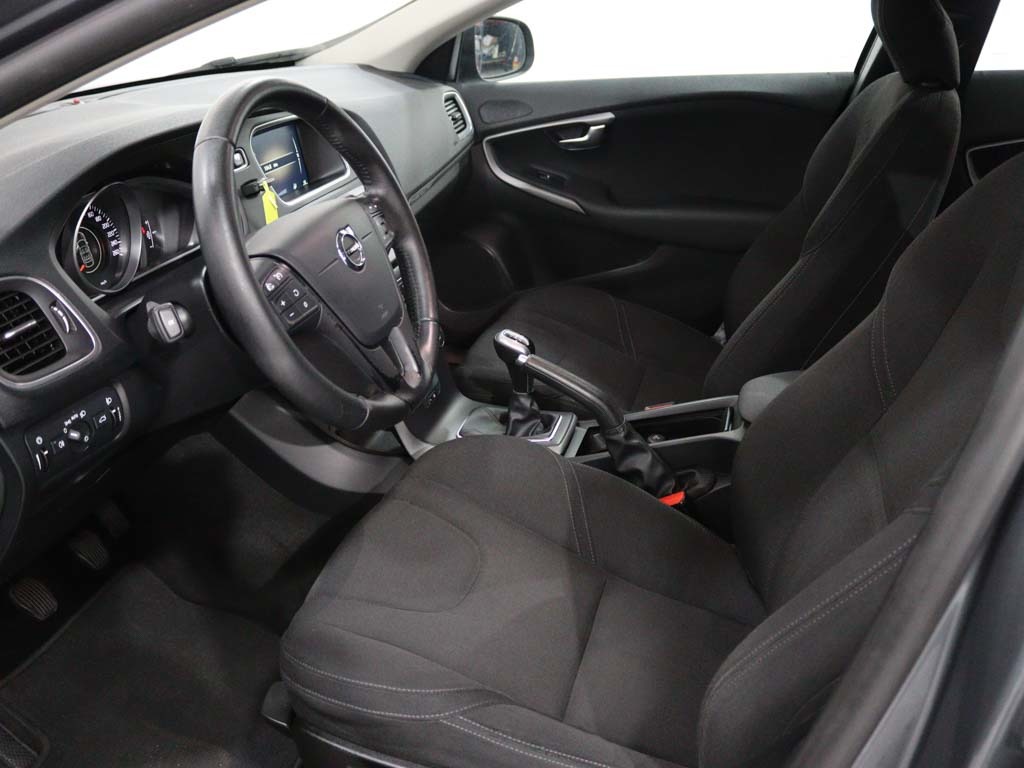 volvo-v40-cross-country-2016-diesel-1969cc