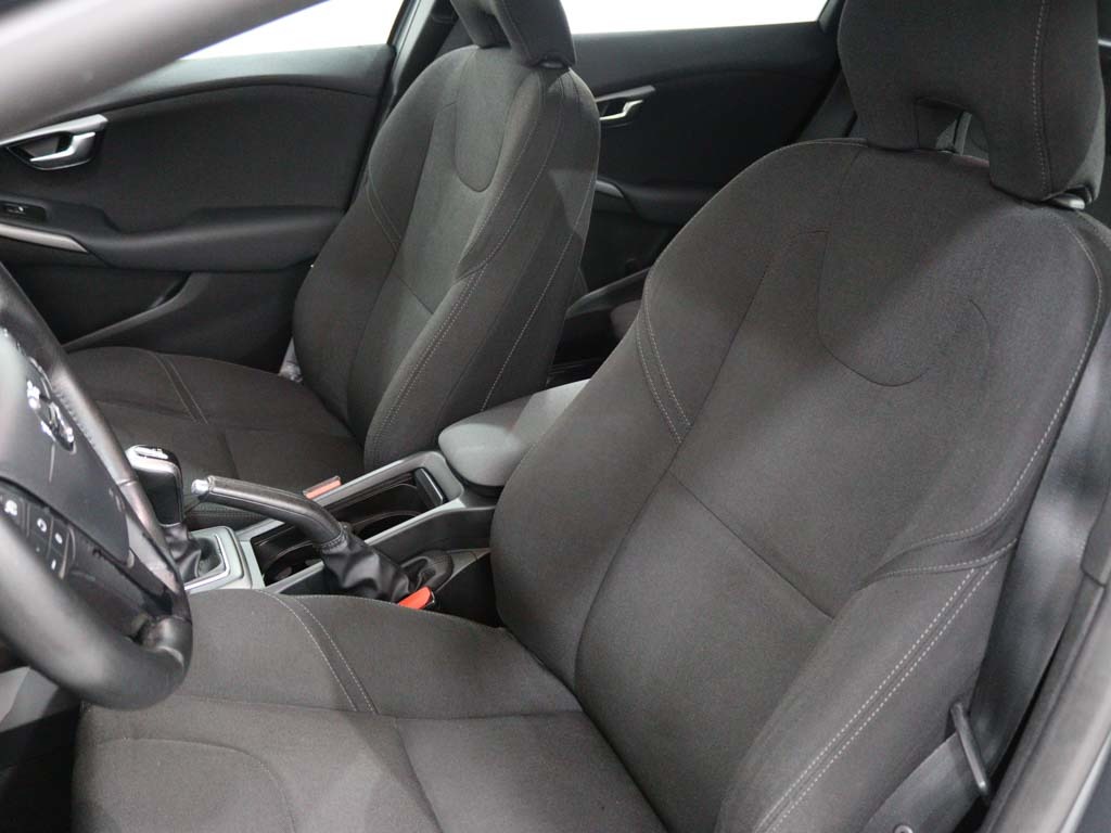 volvo-v40-cross-country-2016-diesel-1969cc