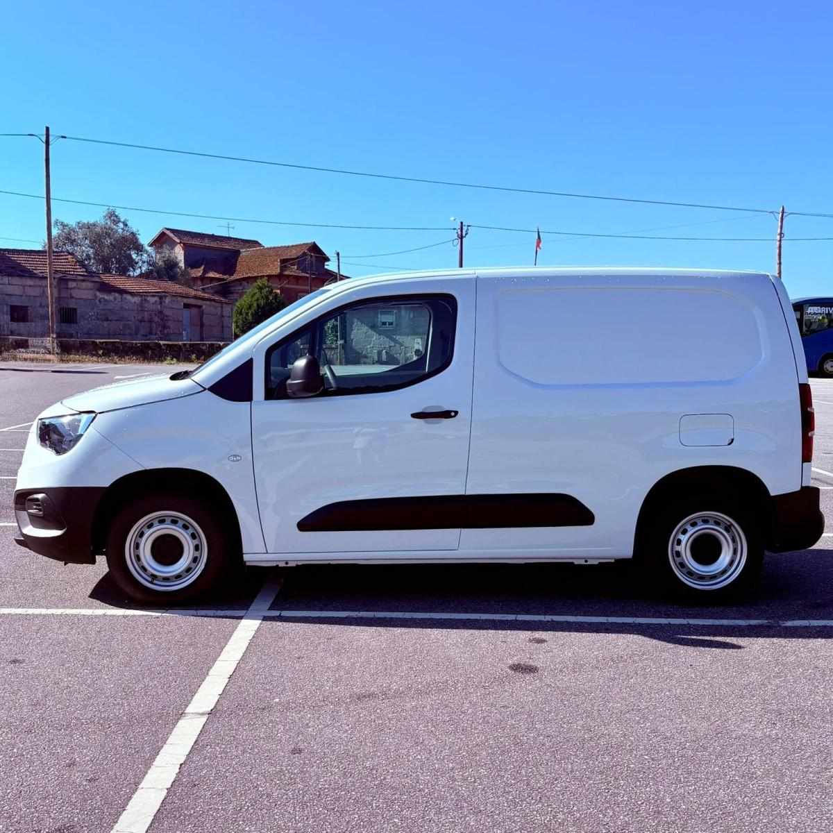 opel-combo-2023-diesel-1499cc