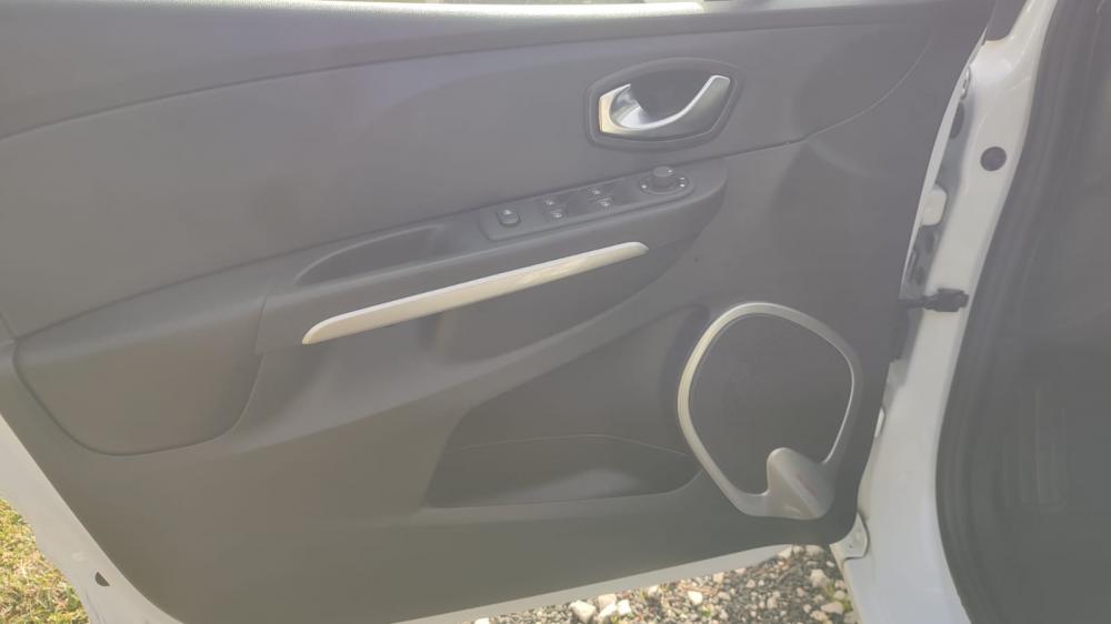 renault-clio-sport-tourer-2016-diesel-1461cc