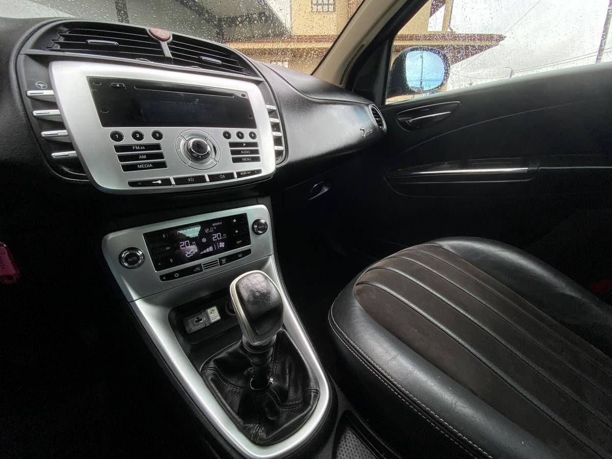 lancia-delta-2009-diesel-1598cc
