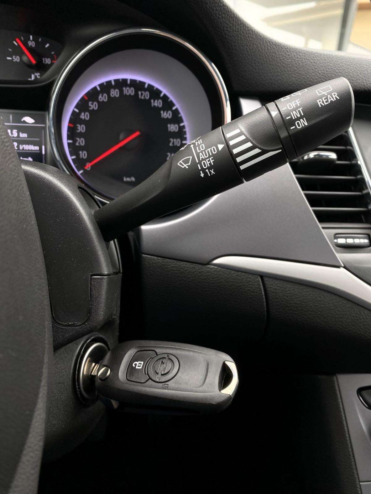 opel-astra-2021-diesel-1496cc