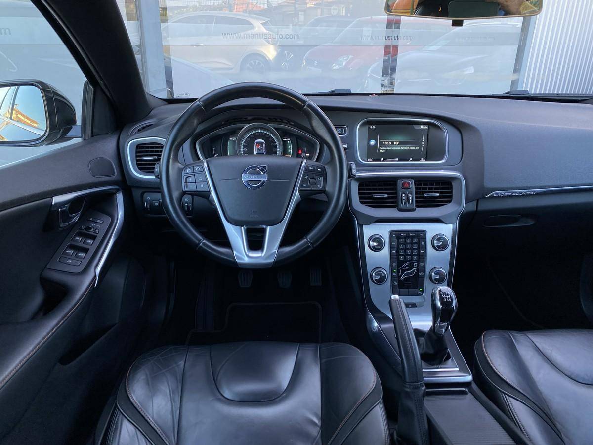 volvo-v40-cross-country-2015-diesel-1560cc