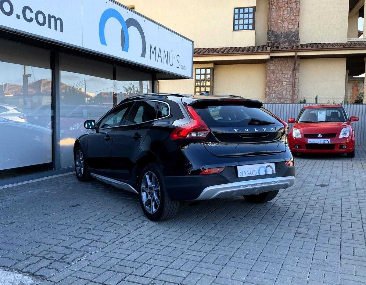 volvo-v40-cross-country-2015-diesel-1560cc