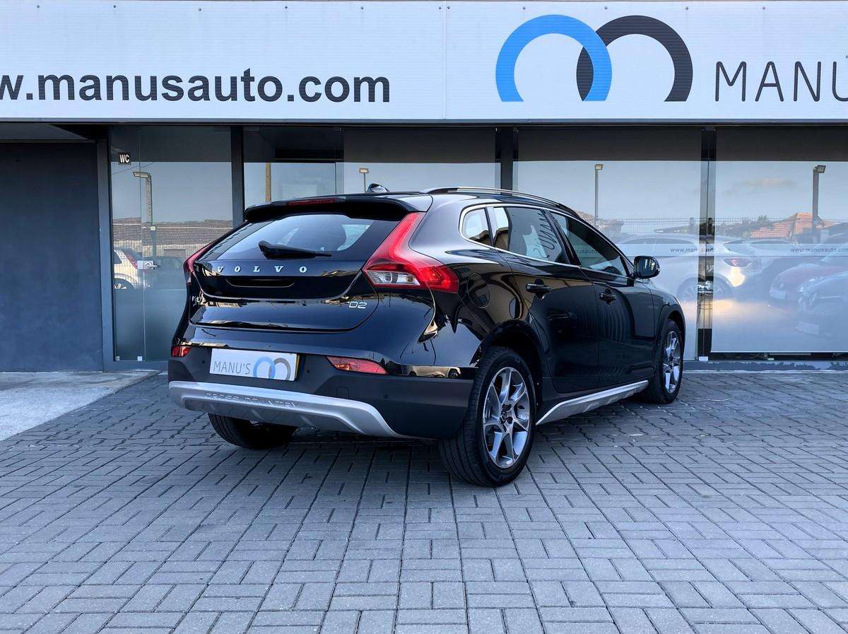 volvo-v40-cross-country-2015-diesel-1560cc